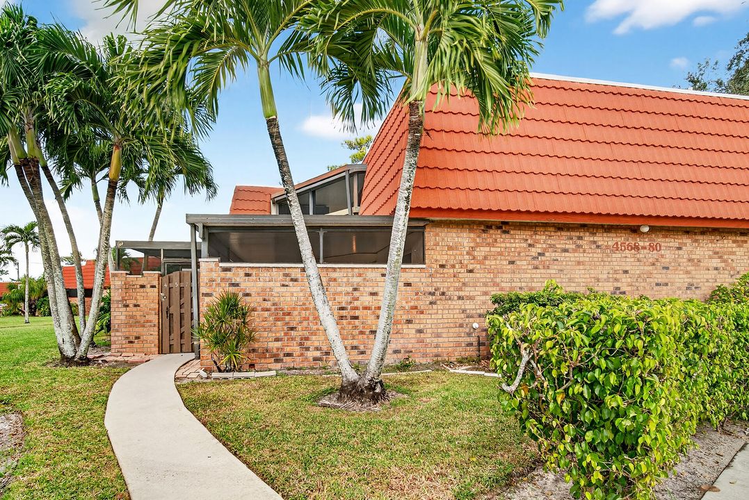 Active With Contract: $325,000 (3 beds, 2 baths, 1514 Square Feet)