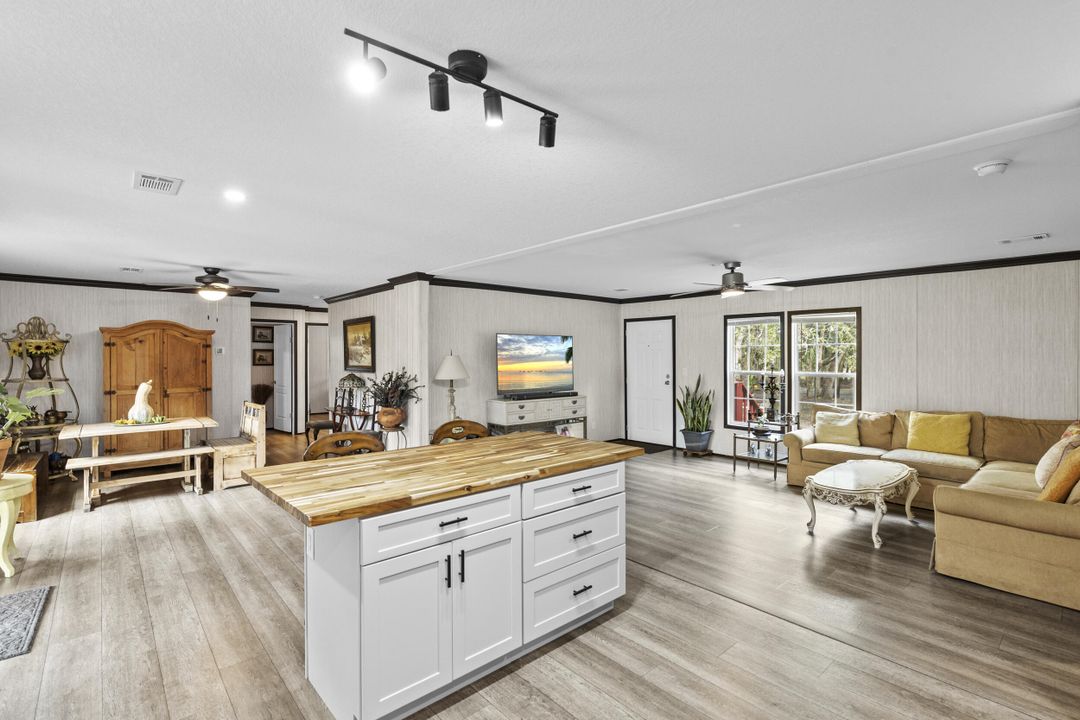 En Venta: $349,500 (4 camas, 2 baños, 1796 Pies cuadrados)