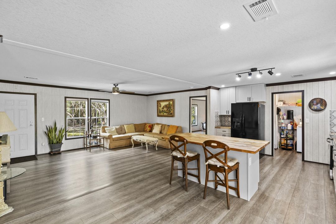 En Venta: $349,500 (4 camas, 2 baños, 1796 Pies cuadrados)