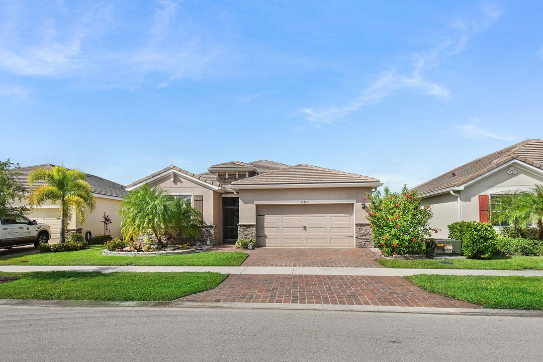 Active With Contract: $499,000 (4 beds, 2 baths, 2034 Square Feet)