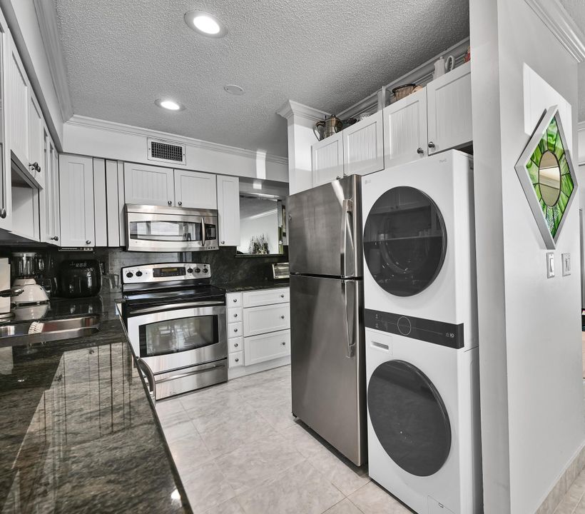 For Sale: $220,000 (2 beds, 2 baths, 1097 Square Feet)