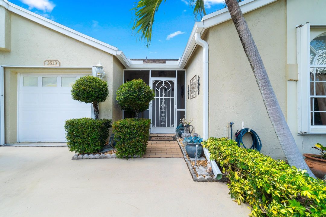 Active With Contract: $325,000 (3 beds, 2 baths, 1371 Square Feet)