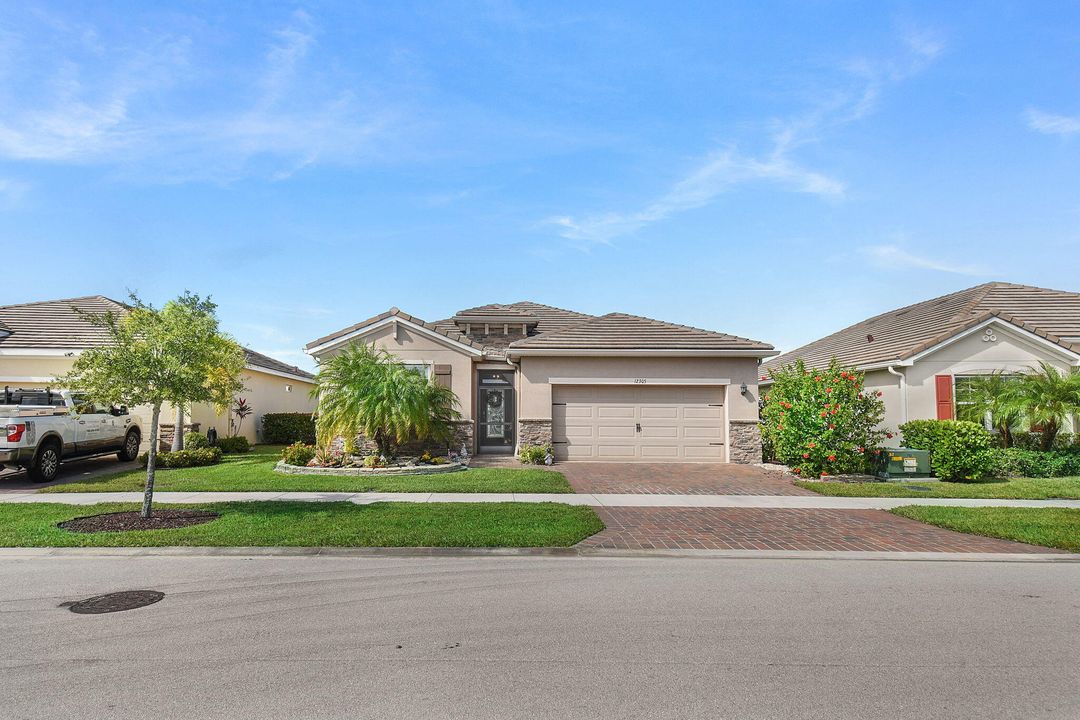 Active With Contract: $499,000 (4 beds, 2 baths, 2034 Square Feet)