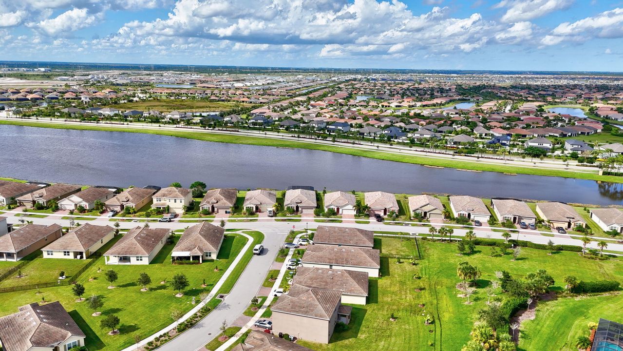 Active With Contract: $499,000 (4 beds, 2 baths, 2034 Square Feet)