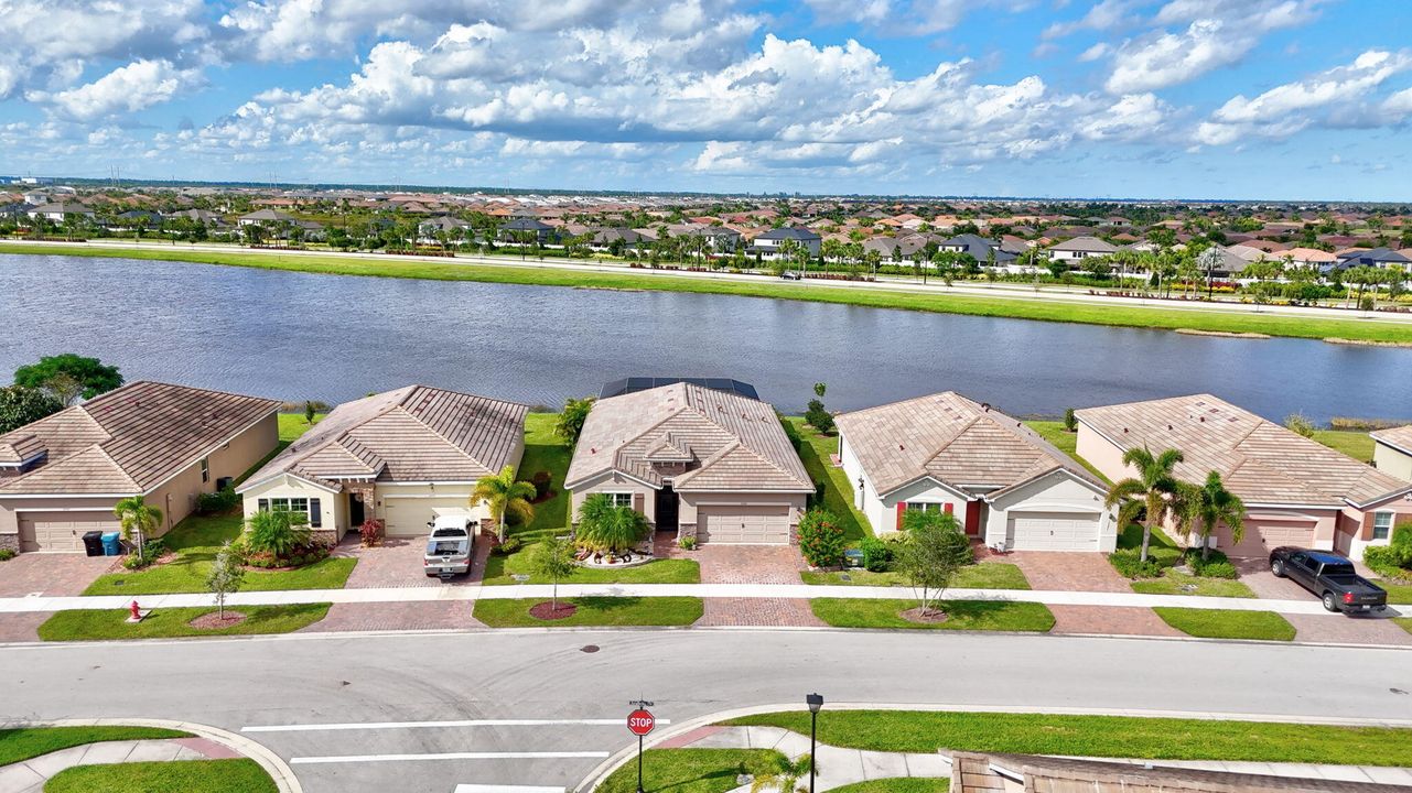 Active With Contract: $499,000 (4 beds, 2 baths, 2034 Square Feet)