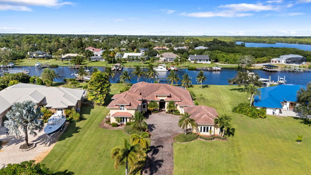 Activo con contrato: $1,990,000 (5 camas, 5 baños, 4012 Pies cuadrados)