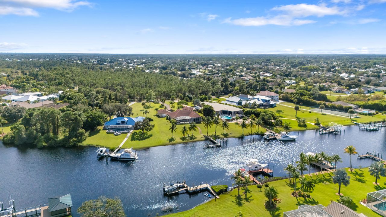 Activo con contrato: $1,990,000 (5 camas, 5 baños, 4012 Pies cuadrados)