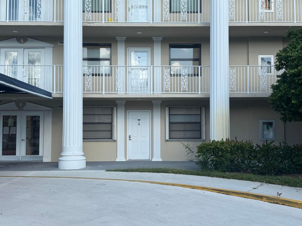 合同活跃: $175,000 (2 贝兹, 2 浴室, 1442 平方英尺)