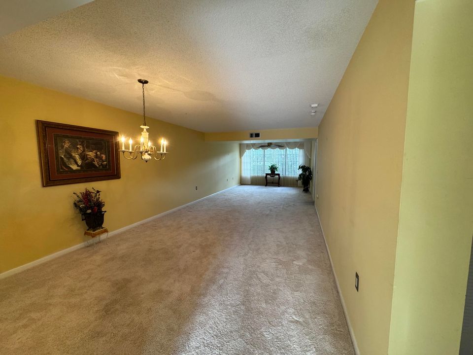 合同活跃: $175,000 (2 贝兹, 2 浴室, 1442 平方英尺)