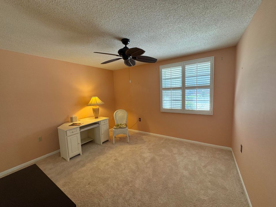 合同活跃: $175,000 (2 贝兹, 2 浴室, 1442 平方英尺)