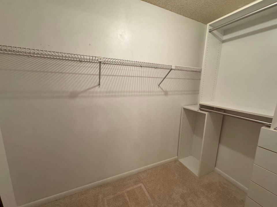 合同活跃: $175,000 (2 贝兹, 2 浴室, 1442 平方英尺)