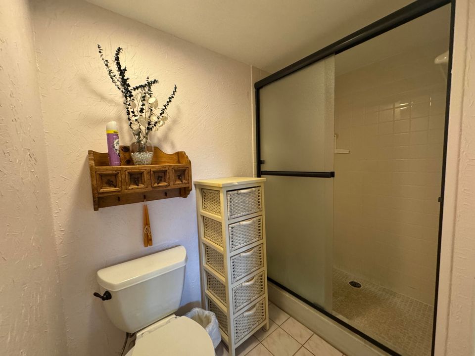 合同活跃: $175,000 (2 贝兹, 2 浴室, 1442 平方英尺)