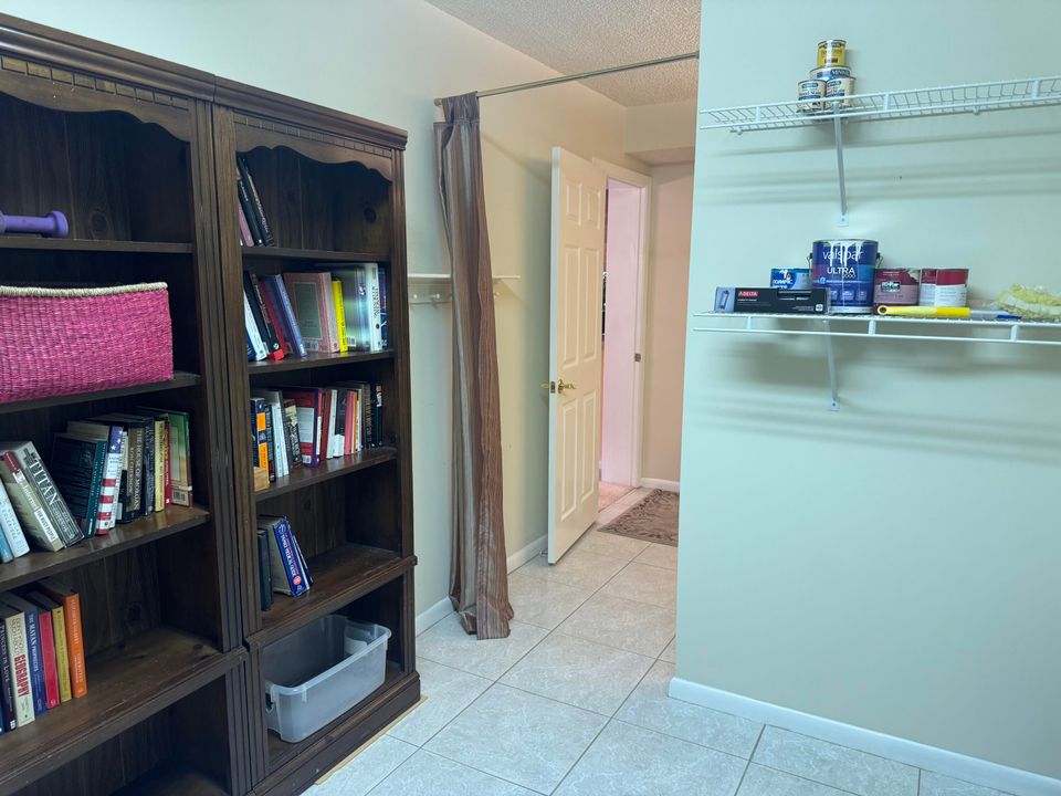 合同活跃: $175,000 (2 贝兹, 2 浴室, 1442 平方英尺)