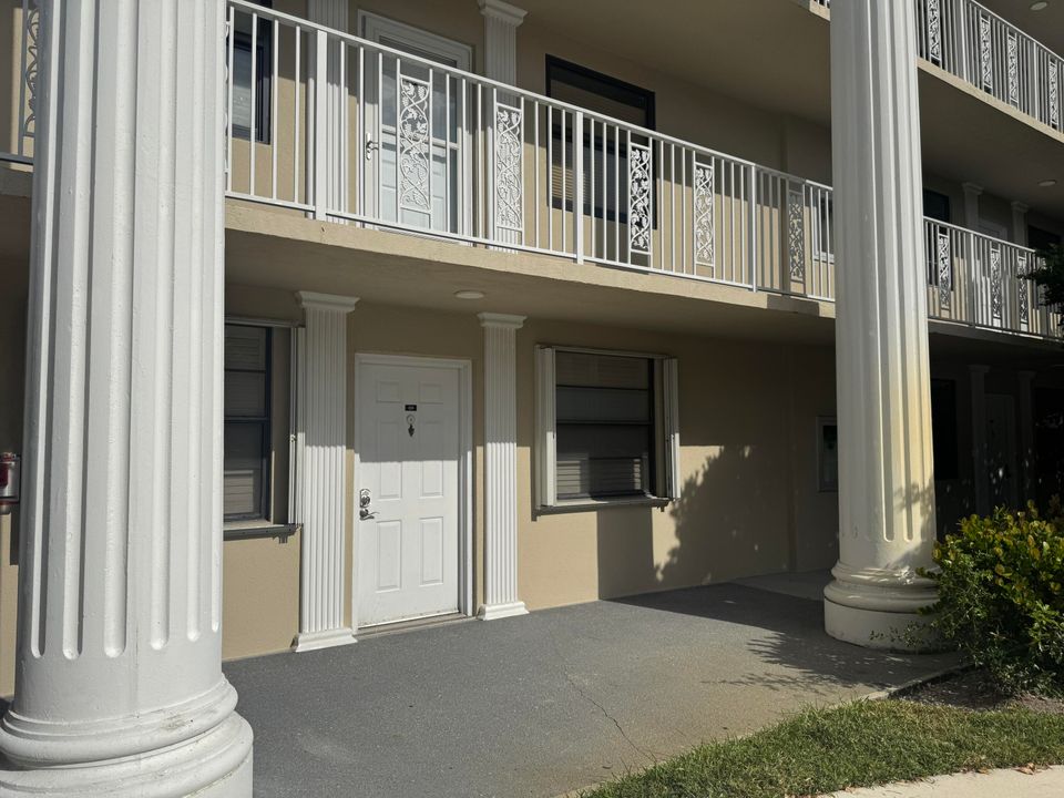 合同活跃: $175,000 (2 贝兹, 2 浴室, 1442 平方英尺)