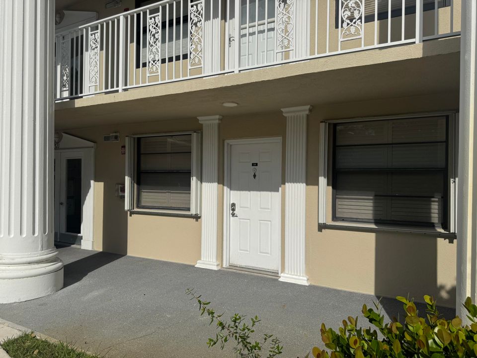 合同活跃: $175,000 (2 贝兹, 2 浴室, 1442 平方英尺)