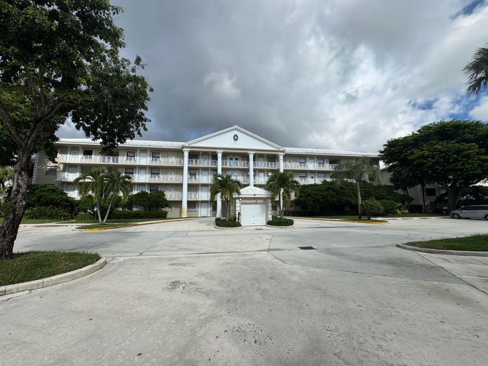 合同活跃: $175,000 (2 贝兹, 2 浴室, 1442 平方英尺)