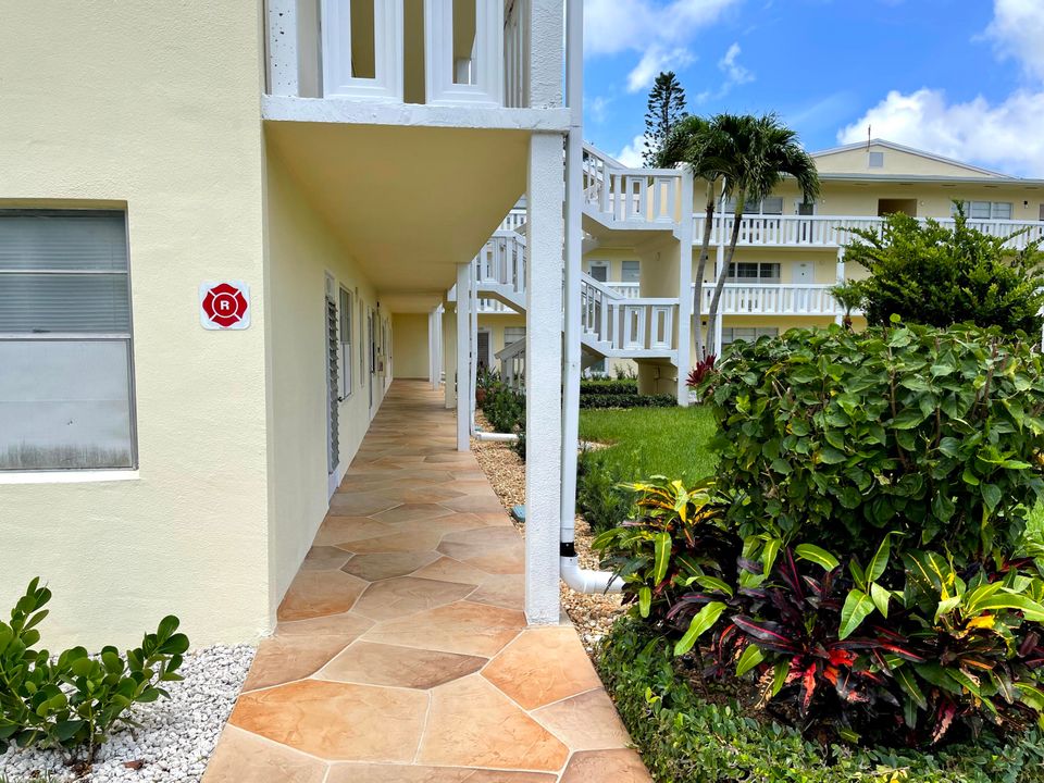 待售: $110,000 (2 贝兹, 1 浴室, 840 平方英尺)