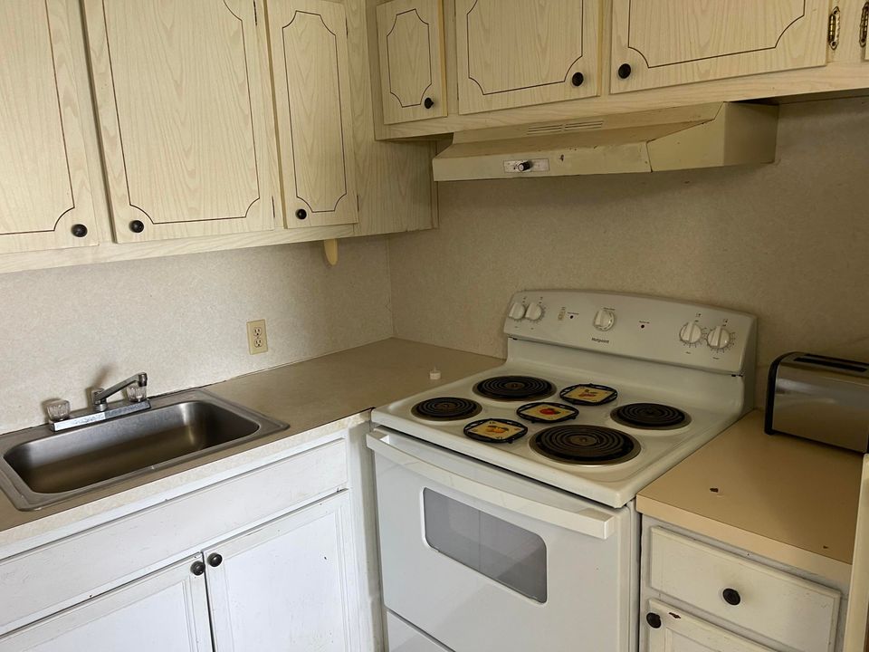 待售: $110,000 (2 贝兹, 1 浴室, 840 平方英尺)