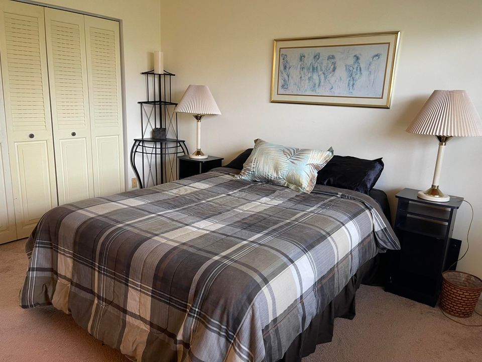 待售: $110,000 (2 贝兹, 1 浴室, 840 平方英尺)