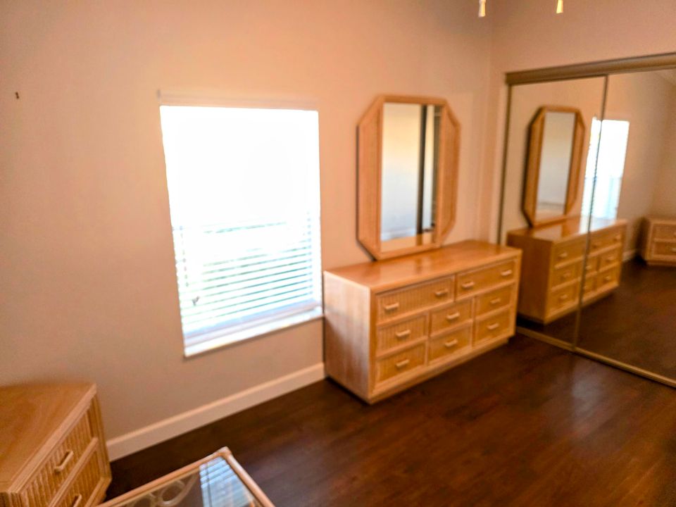 合同活跃: $238,000 (3 贝兹, 2 浴室, 1392 平方英尺)