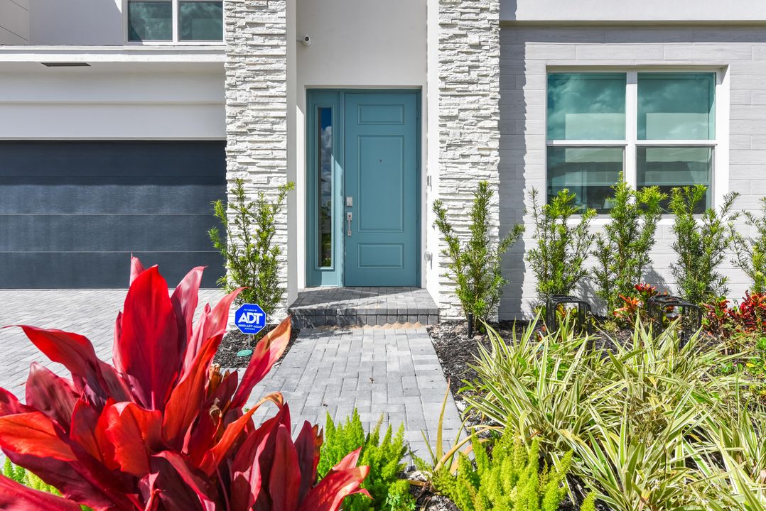 For Rent: $9,500 (5 beds, 4 baths, 4083 Square Feet)