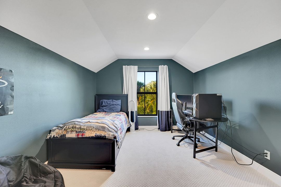 For Sale: $3,550,000 (6 beds, 5 baths, 4507 Square Feet)