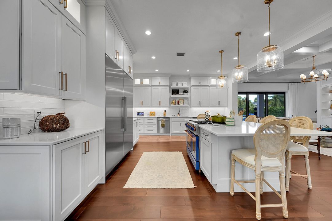 For Sale: $3,550,000 (6 beds, 5 baths, 4507 Square Feet)