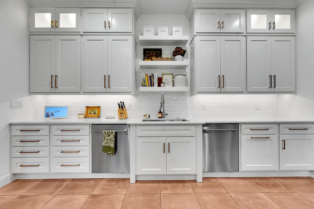 For Sale: $3,550,000 (6 beds, 5 baths, 4507 Square Feet)