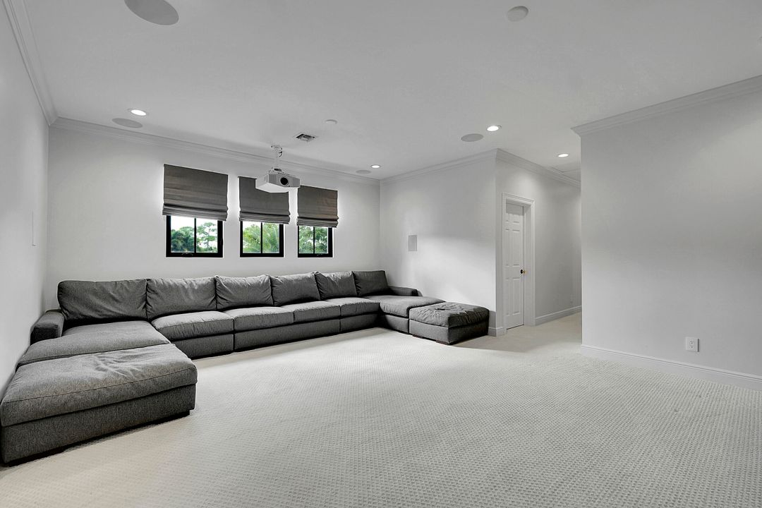 For Sale: $3,550,000 (6 beds, 5 baths, 4507 Square Feet)