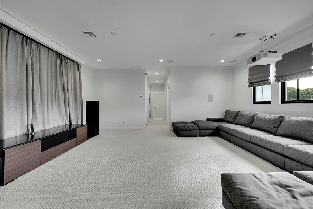 For Sale: $3,550,000 (6 beds, 5 baths, 4507 Square Feet)