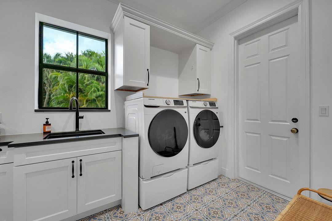 For Sale: $3,550,000 (6 beds, 5 baths, 4507 Square Feet)