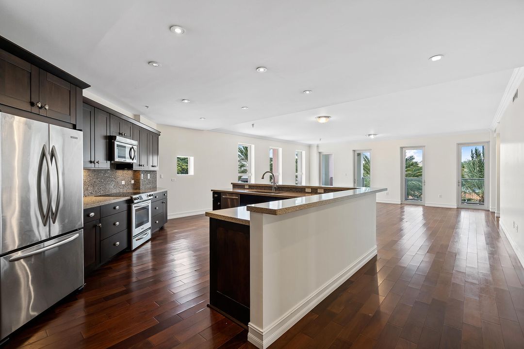 For Sale: $1,200,000 (3 beds, 3 baths, 2525 Square Feet)