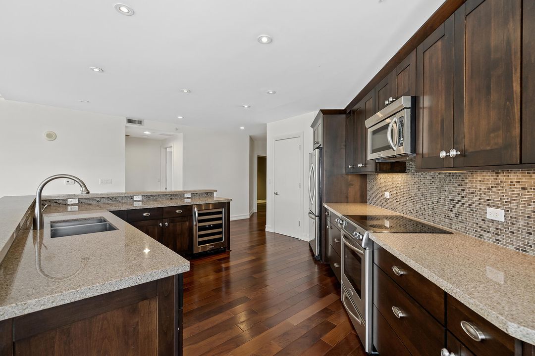 For Sale: $1,200,000 (3 beds, 3 baths, 2525 Square Feet)