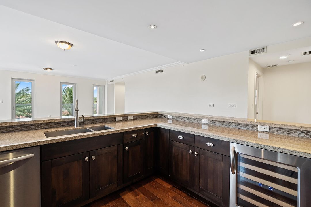 For Sale: $1,200,000 (3 beds, 3 baths, 2525 Square Feet)