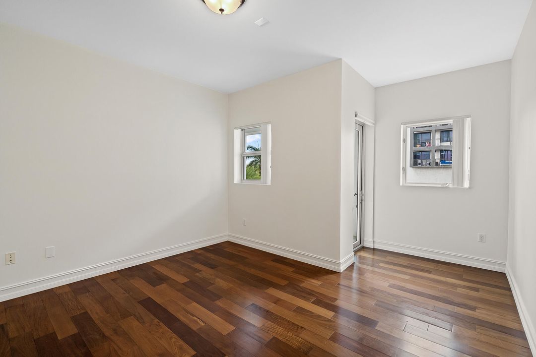 For Sale: $1,200,000 (3 beds, 3 baths, 2525 Square Feet)