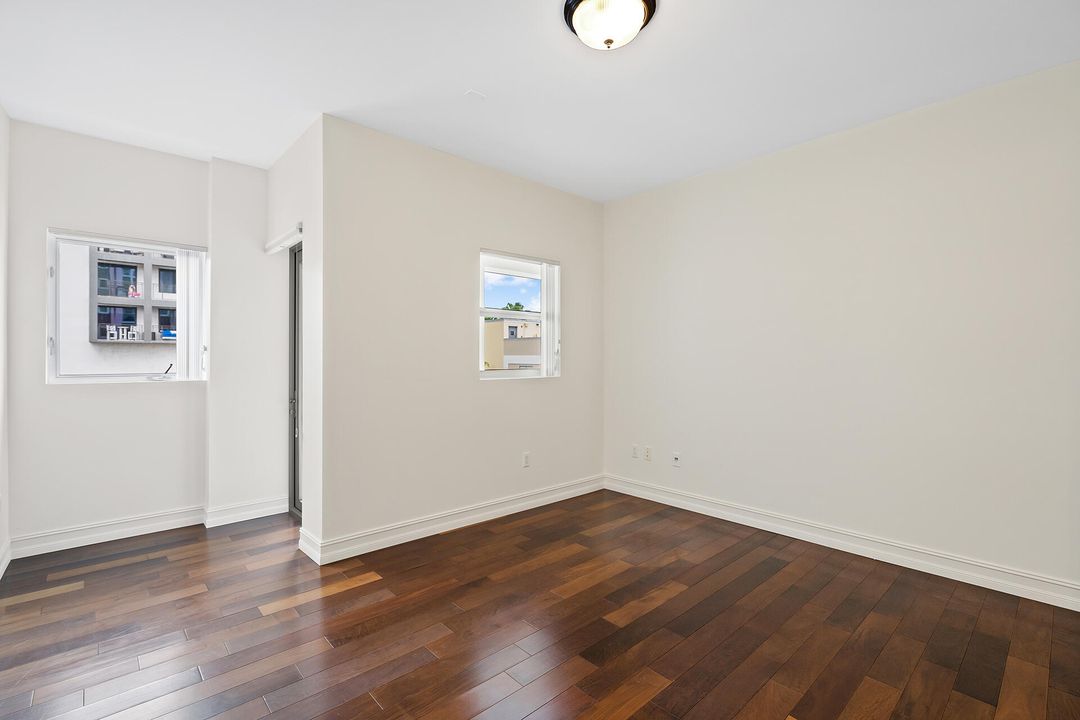 For Sale: $1,200,000 (3 beds, 3 baths, 2525 Square Feet)