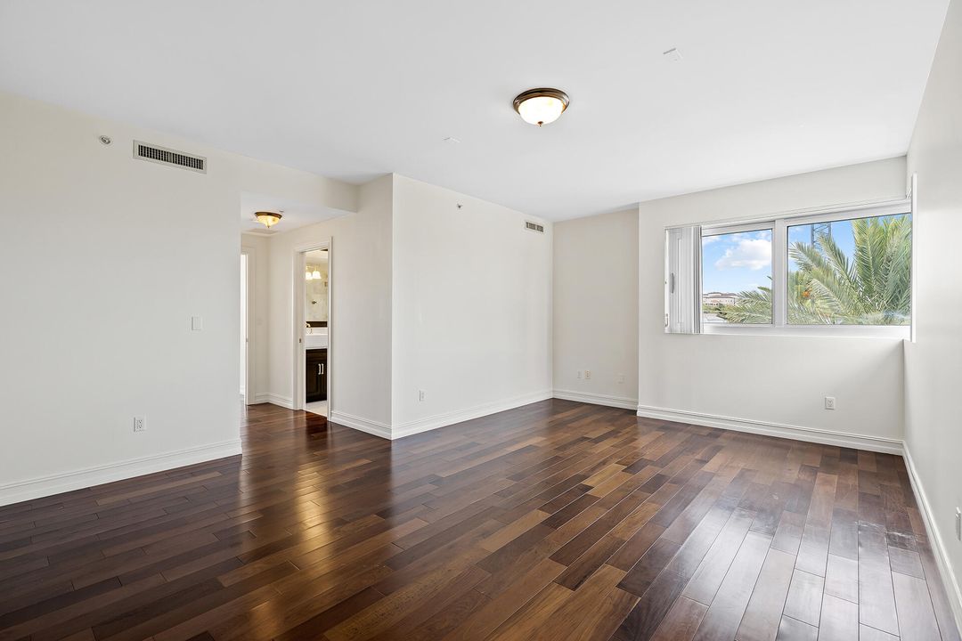 For Sale: $1,200,000 (3 beds, 3 baths, 2525 Square Feet)