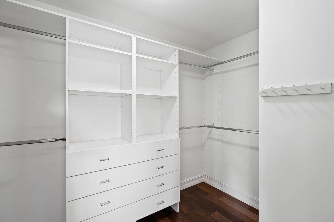 For Sale: $1,200,000 (3 beds, 3 baths, 2525 Square Feet)