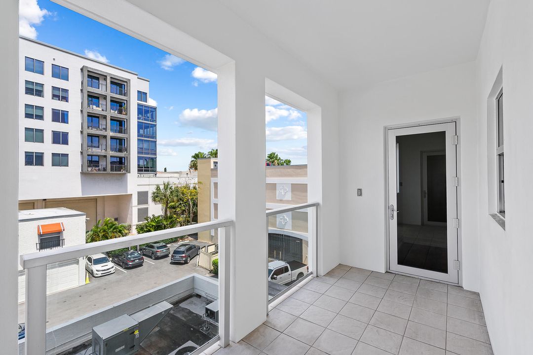 For Sale: $1,200,000 (3 beds, 3 baths, 2525 Square Feet)