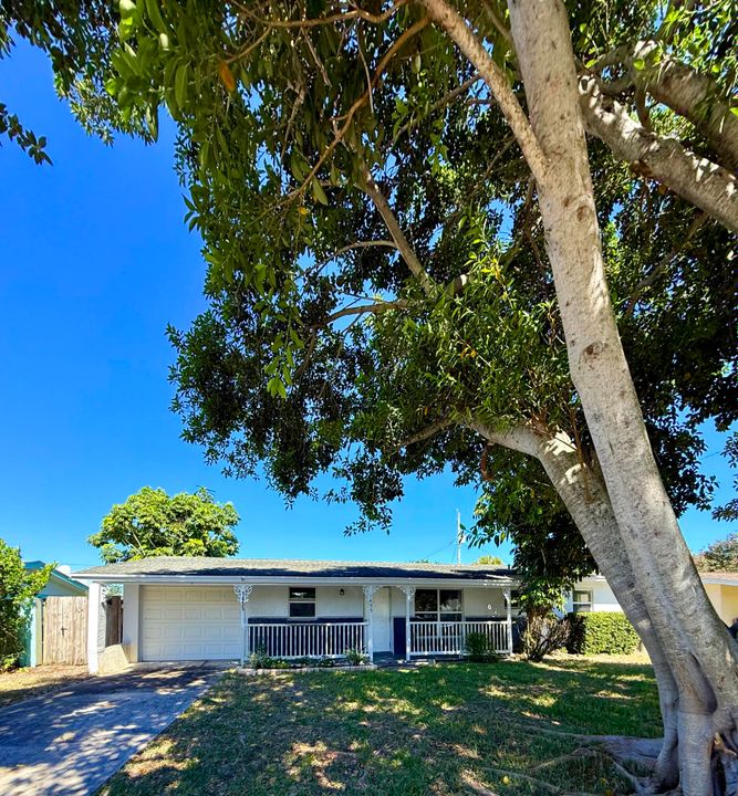 For Sale: $430,000 (4 beds, 2 baths, 2048 Square Feet)