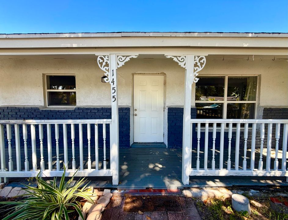For Sale: $430,000 (4 beds, 2 baths, 2048 Square Feet)