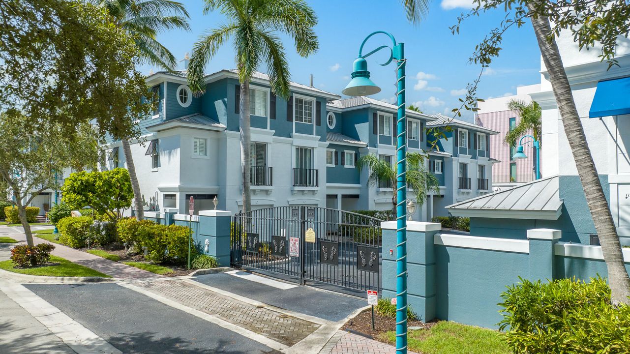 Active With Contract: $3,550 (2 beds, 2 baths, 1243 Square Feet)