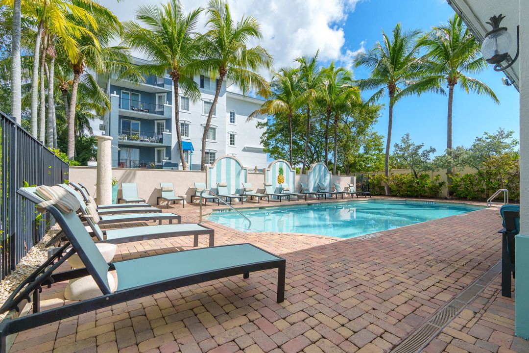 Active With Contract: $3,550 (2 beds, 2 baths, 1243 Square Feet)