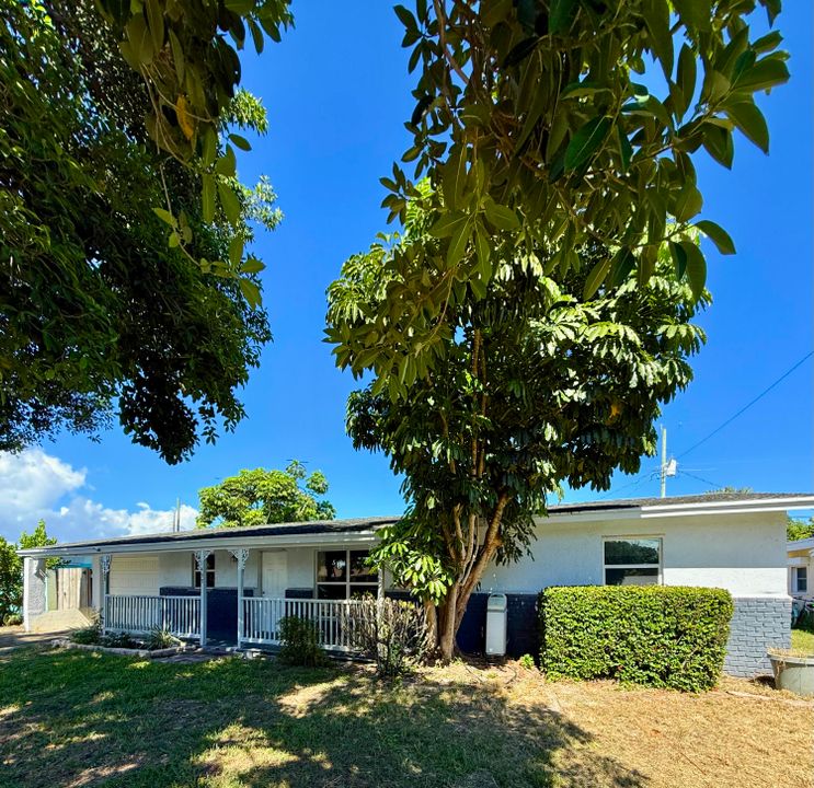 For Sale: $430,000 (4 beds, 2 baths, 2048 Square Feet)