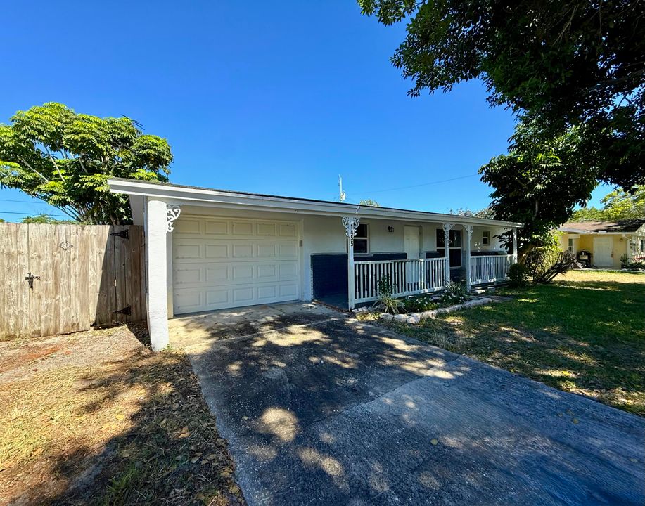 For Sale: $430,000 (4 beds, 2 baths, 2048 Square Feet)