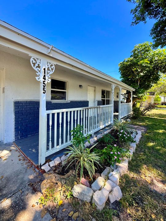 For Sale: $430,000 (4 beds, 2 baths, 2048 Square Feet)