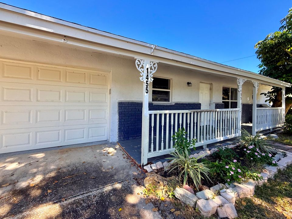 For Sale: $430,000 (4 beds, 2 baths, 2048 Square Feet)