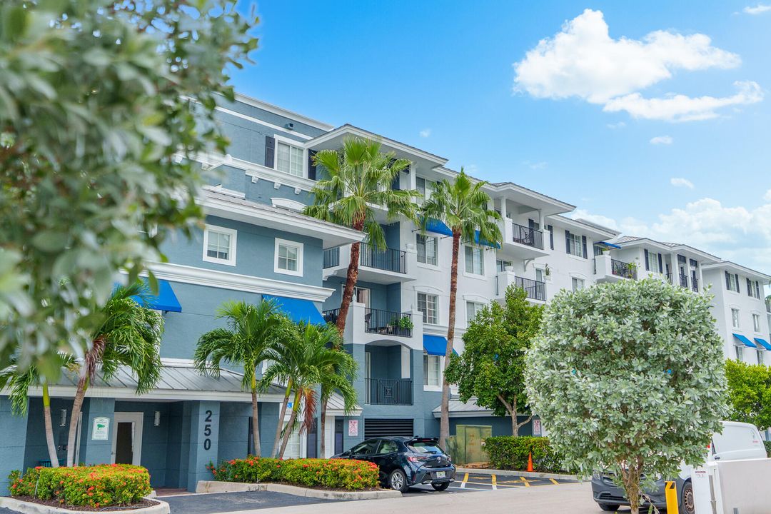 Active With Contract: $3,550 (2 beds, 2 baths, 1243 Square Feet)