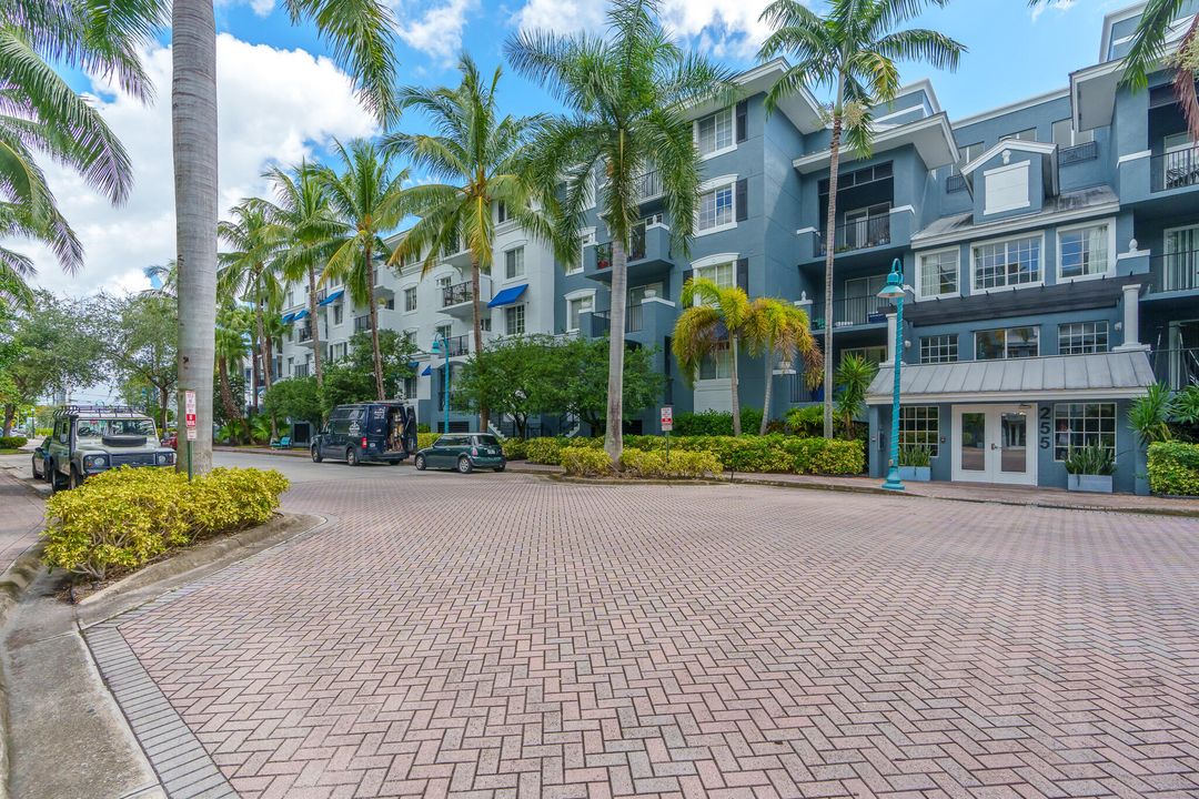 Active With Contract: $3,550 (2 beds, 2 baths, 1243 Square Feet)