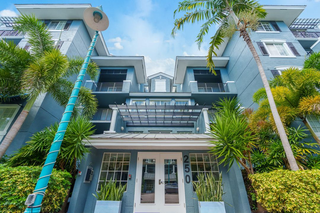 Active With Contract: $3,550 (2 beds, 2 baths, 1243 Square Feet)